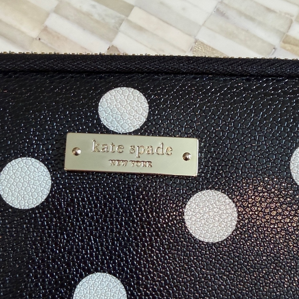 kate spade Black and White polka dot laptop case 9.5” x 13” - Picture 2 of 4